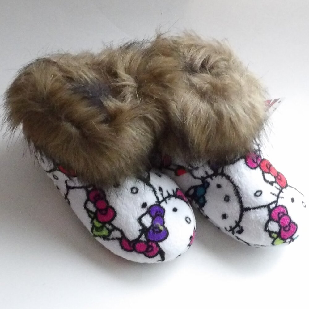 HELLO KITTY Girls Bootie Style Slippers White Faux Fur Accent Size 11 - 12  NWT - Picture 4 of 6